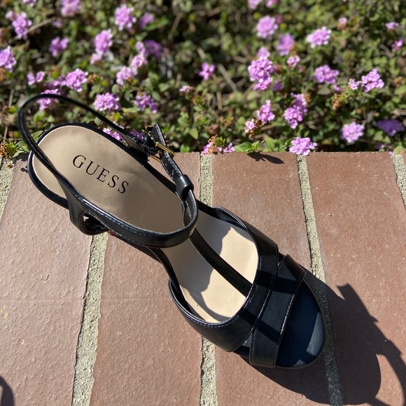 Guess shoes platform Chinese design size 9.5 USA - Picture 2 of 6